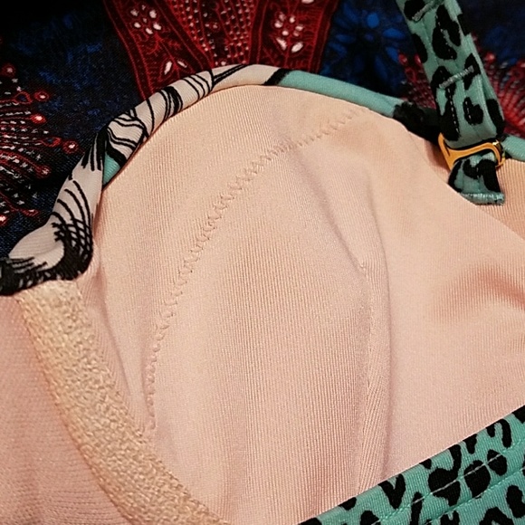 VS leopard floral Bikini Top 32A - Picture 3 of 4